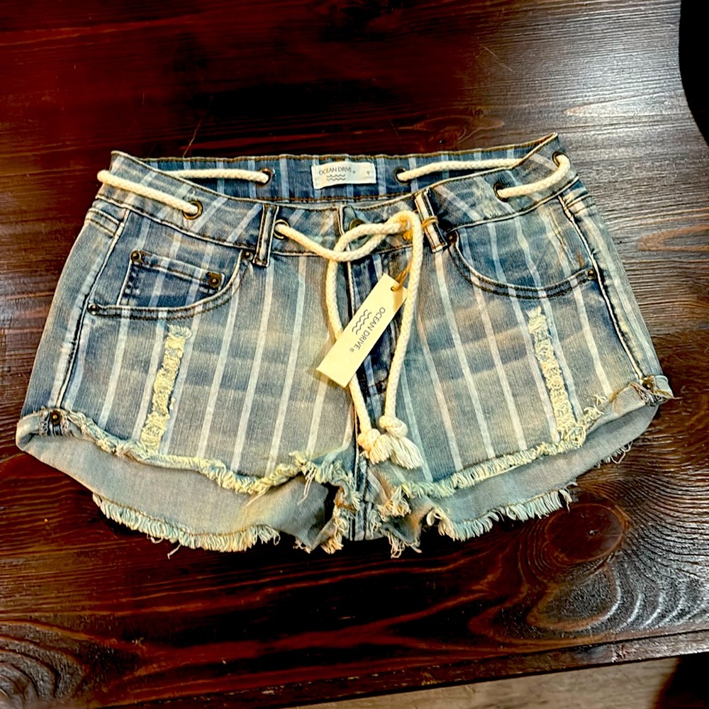Ocean Drive washed denim shorts. Size 9